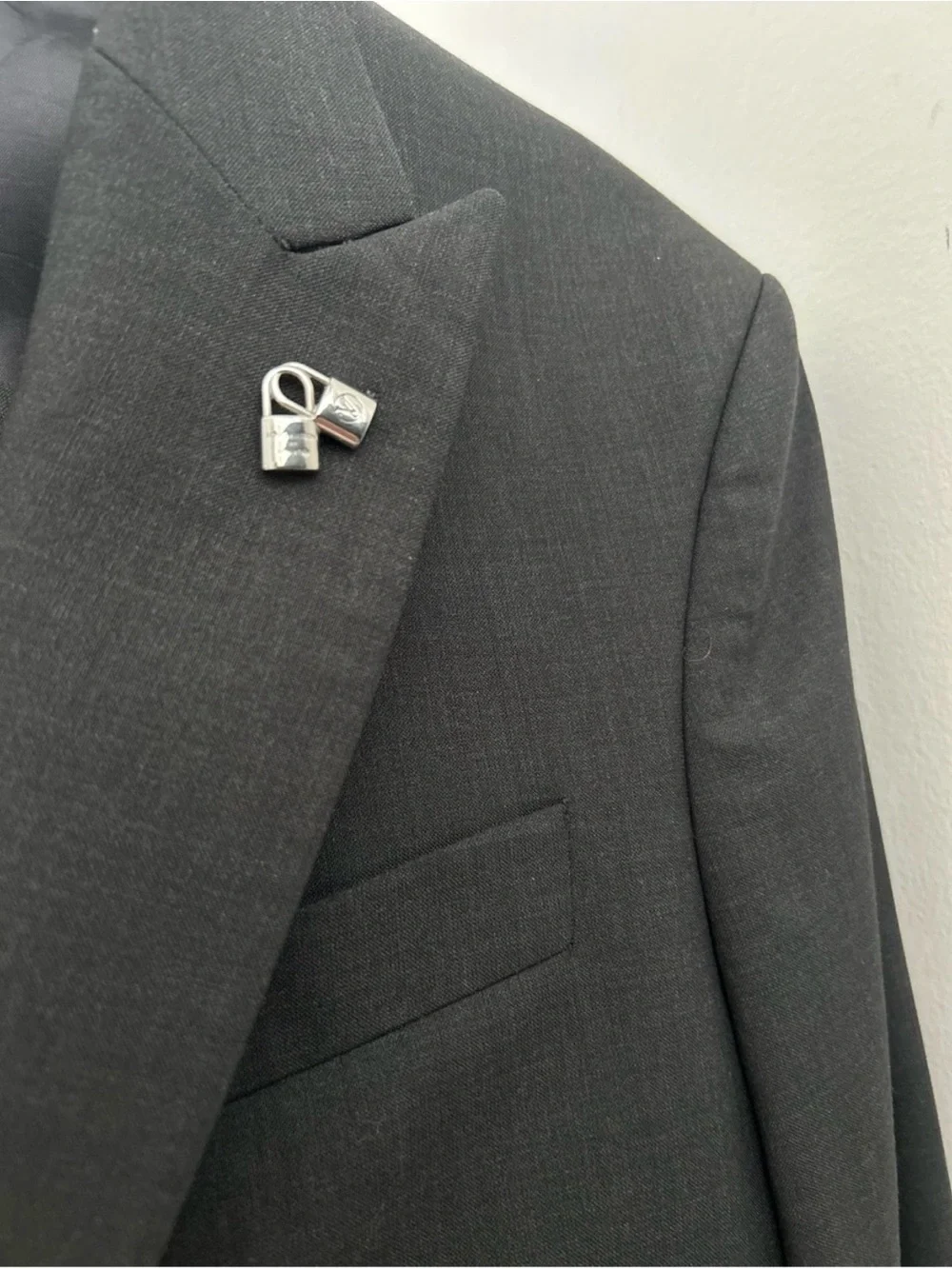 Louis Vuitton X UNICEF 925 Sterling Silver Men’s Suit Pin